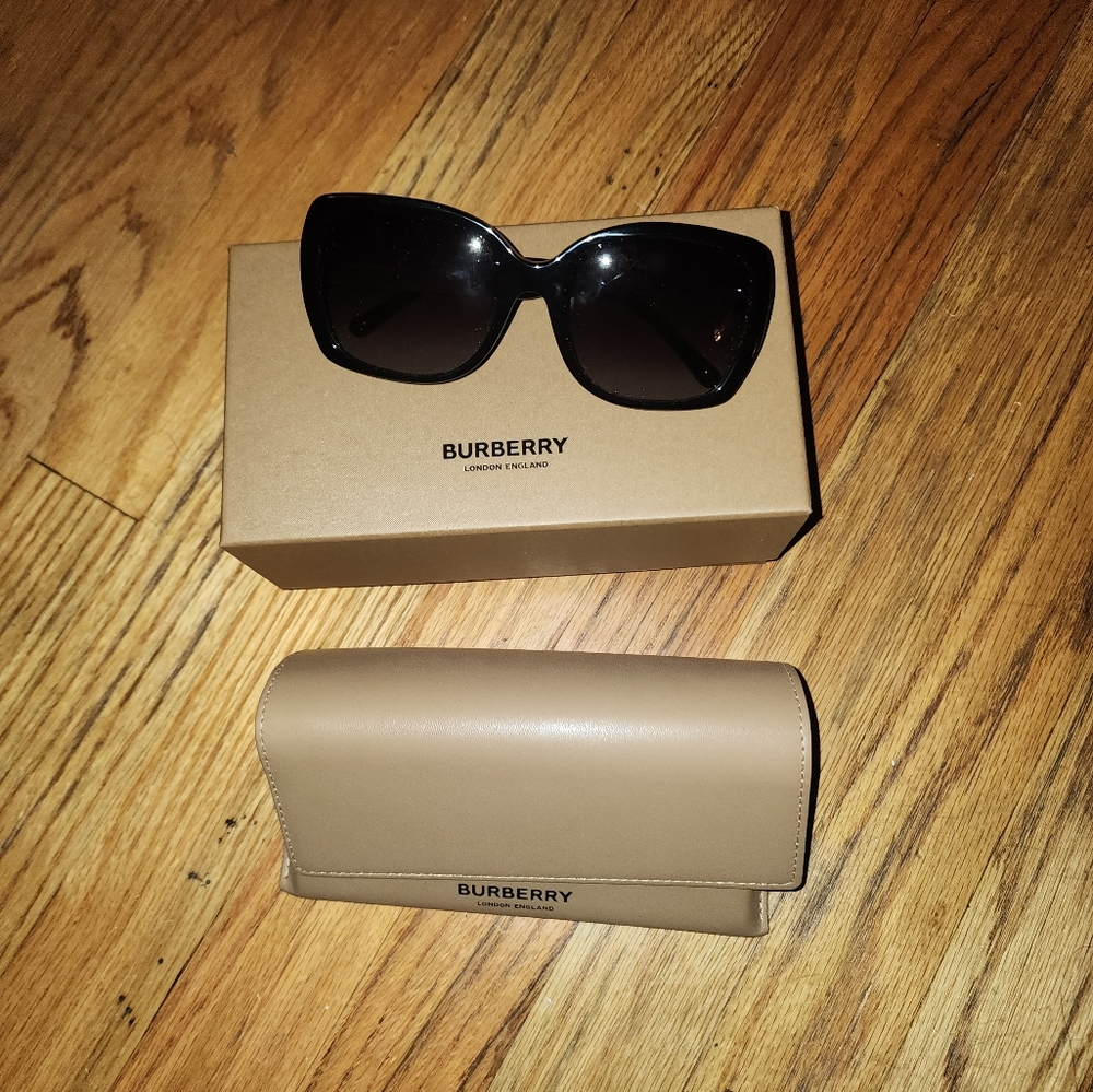 BURBERRY SUNGLASSES